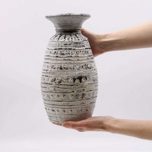 Classic Shaped Vase - Cream