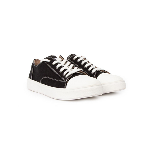 Nesta Trainers Black