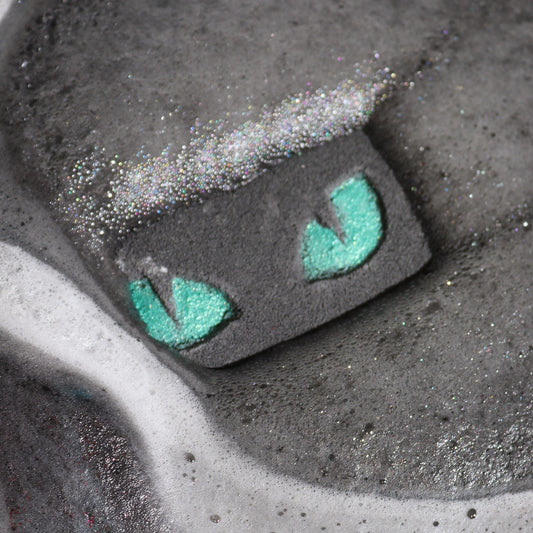 Cats Eyes Halloween Bath Bomb 80g