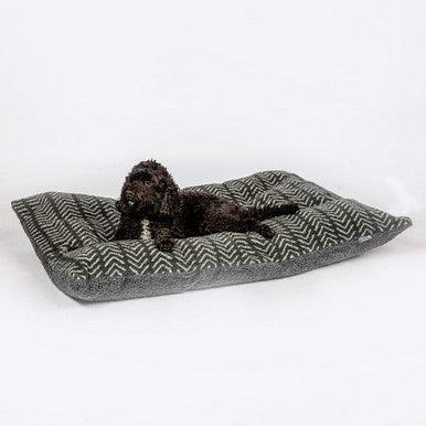 Danish Design Fleece Charcoal Arrows Deep Duvet Medium | Luxury Home Accessories | Heulog Glow