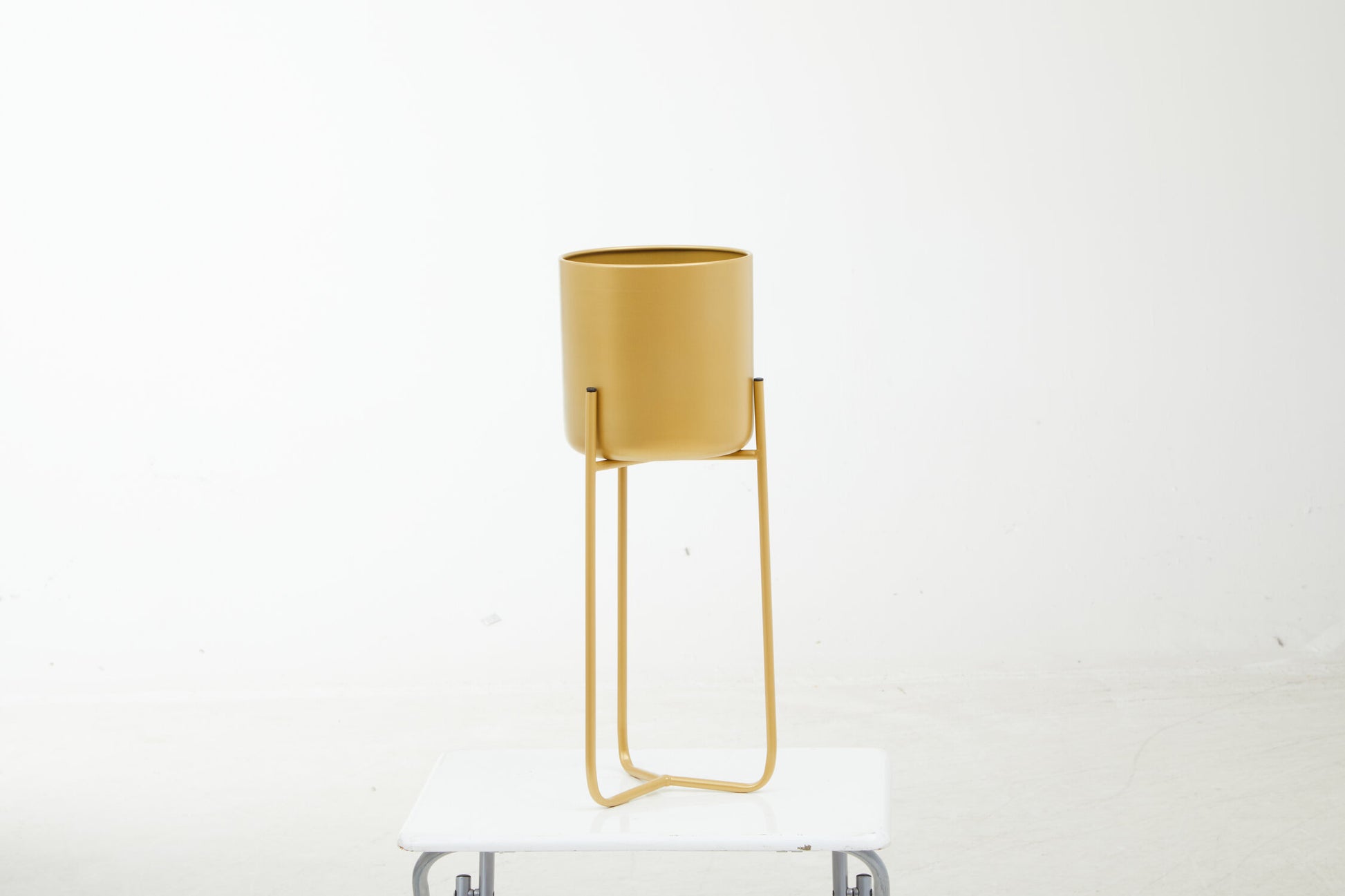 Avento Large Gold Finish Floor Planter