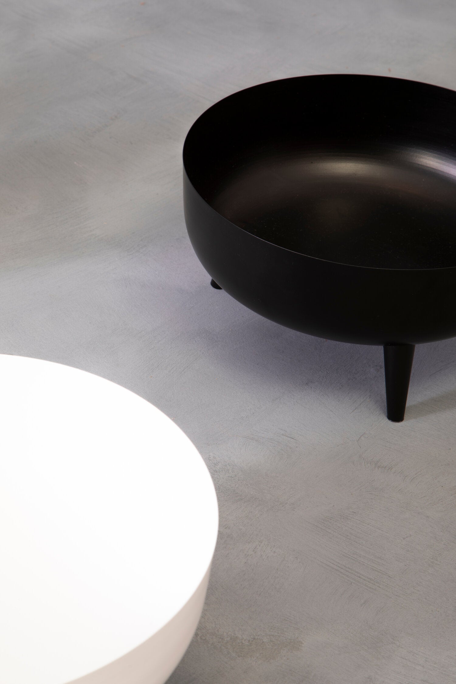Alina Black Footed Planter