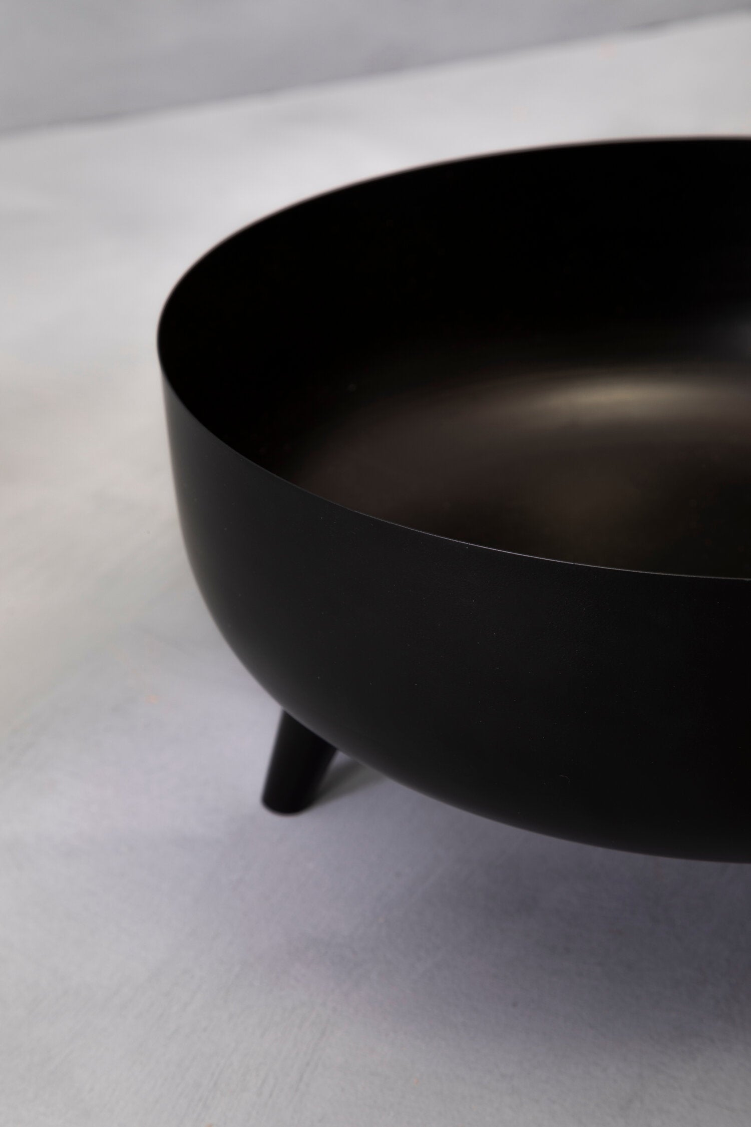 Alina Black Footed Planter
