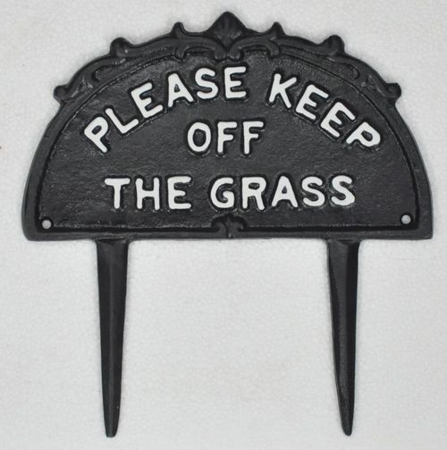 26CM CAST IRON KEEP OFF GRASS  WALL SIGN