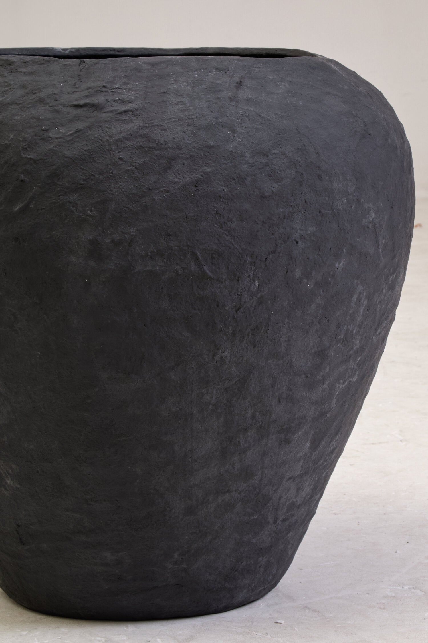 Sanai Cotton Mache Large Black Planter