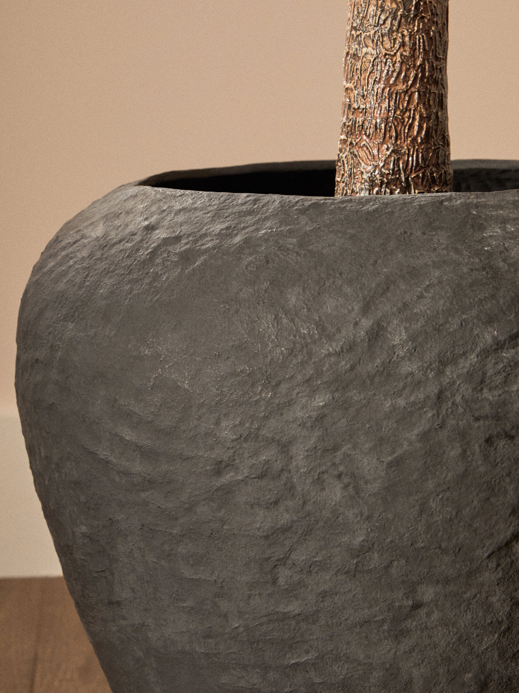 Sanai Cotton Mache Large Black Planter