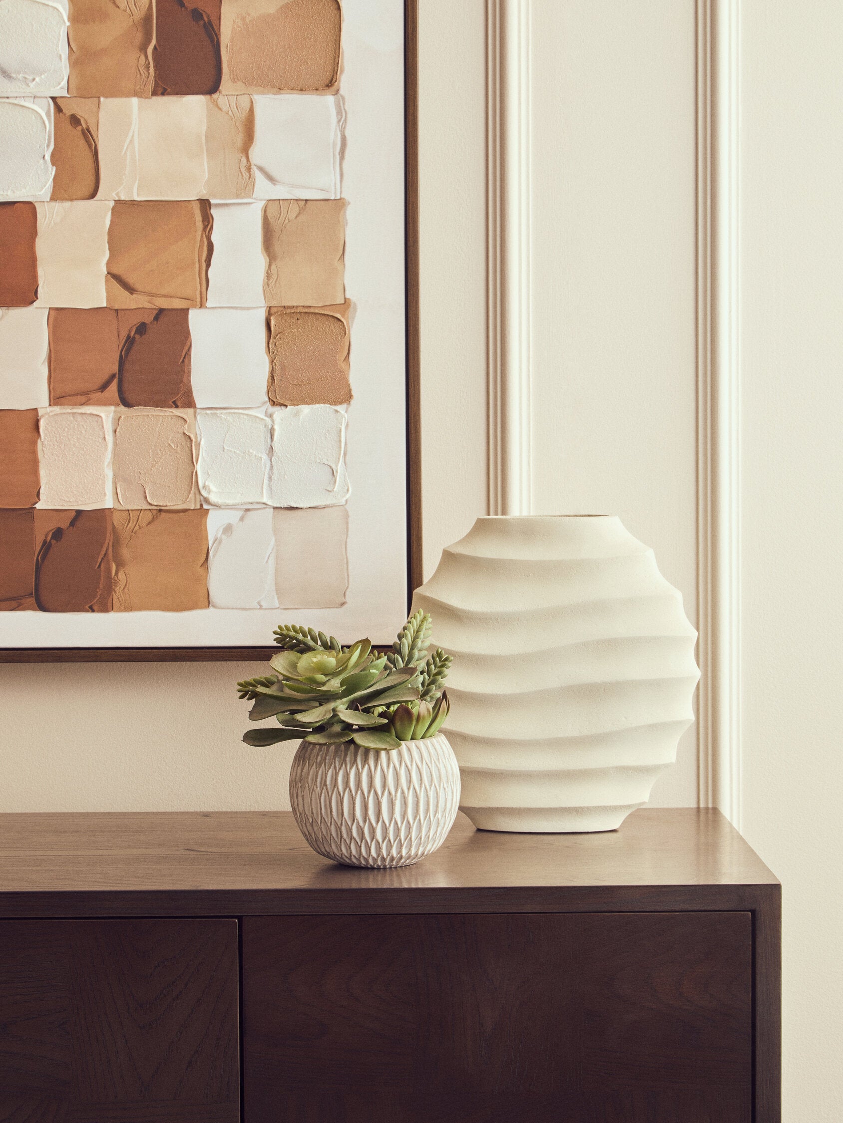 Mira Small Ivory Finish Rippled Round Vase