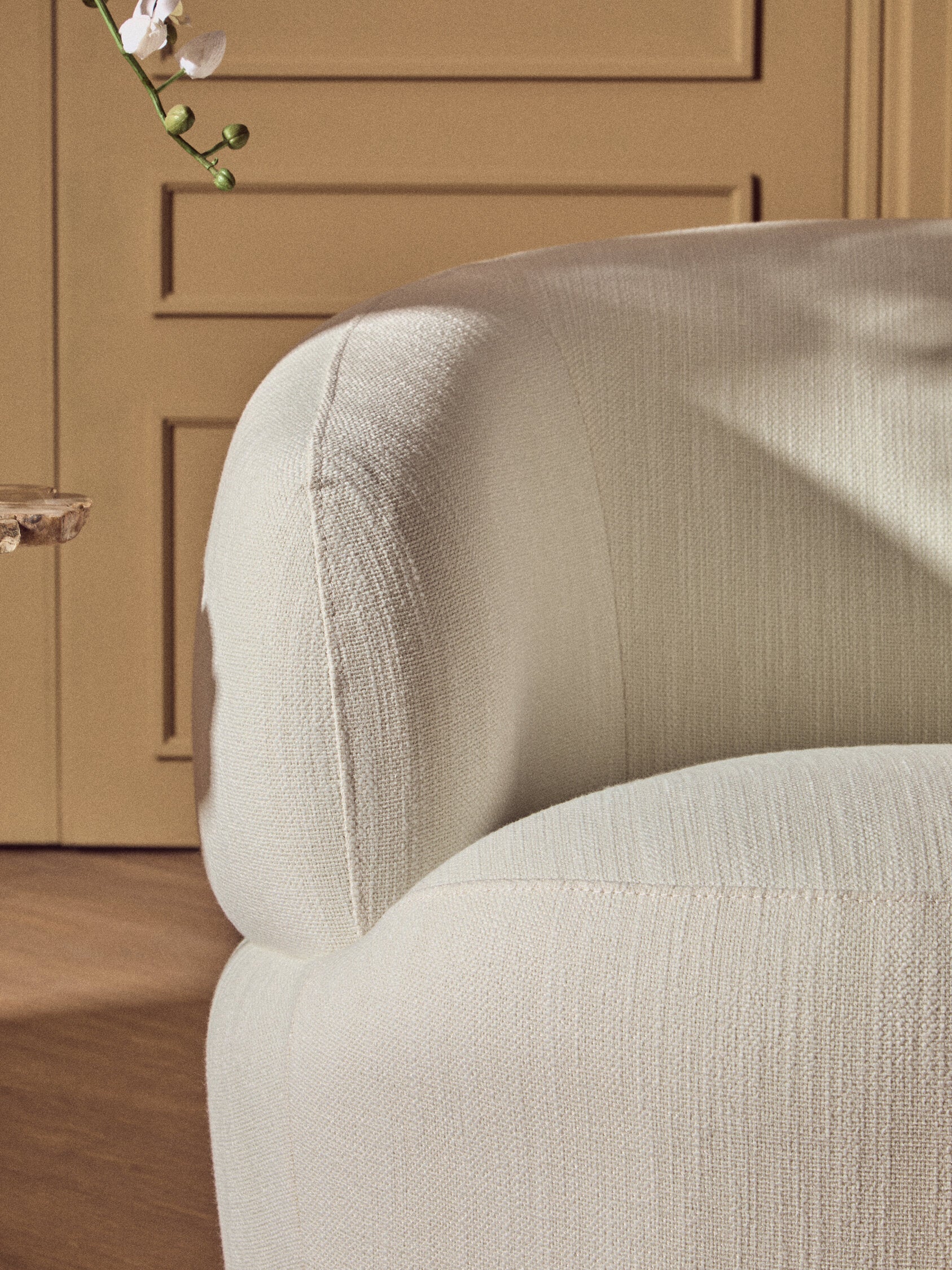 Bordo Textured Cream Curved Swivel Chair