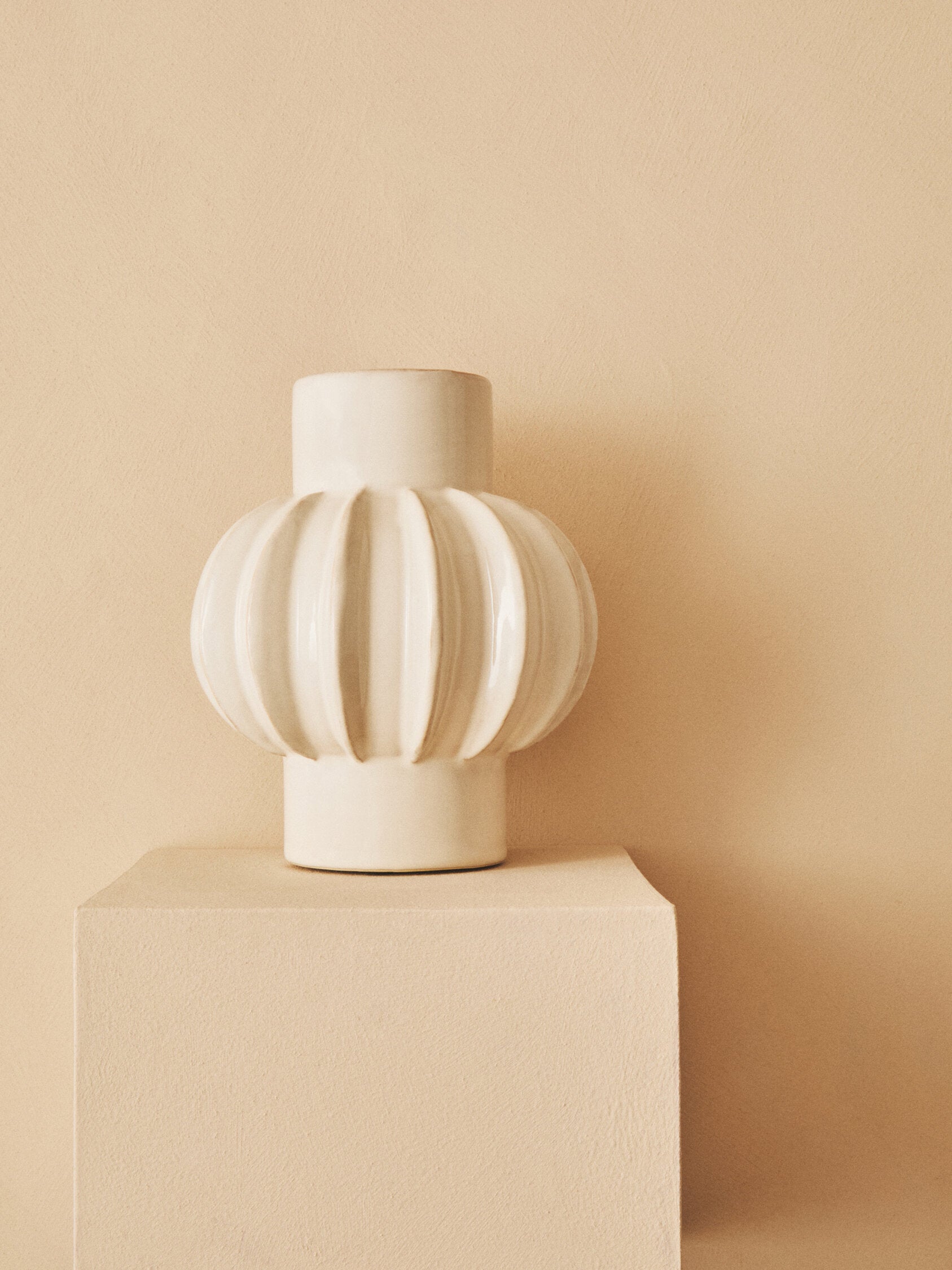 Kondo Cream Bubble Vase
