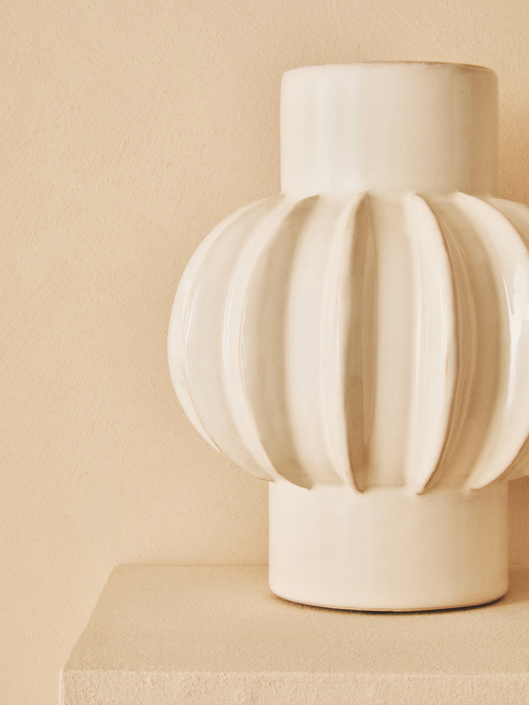 Kondo Cream Bubble Vase