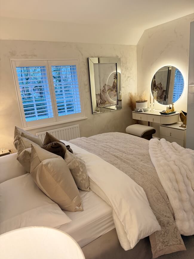 Ava Round Wall Mounted Mirror 80cm | Luxury Home Accessories | Heulog Glow