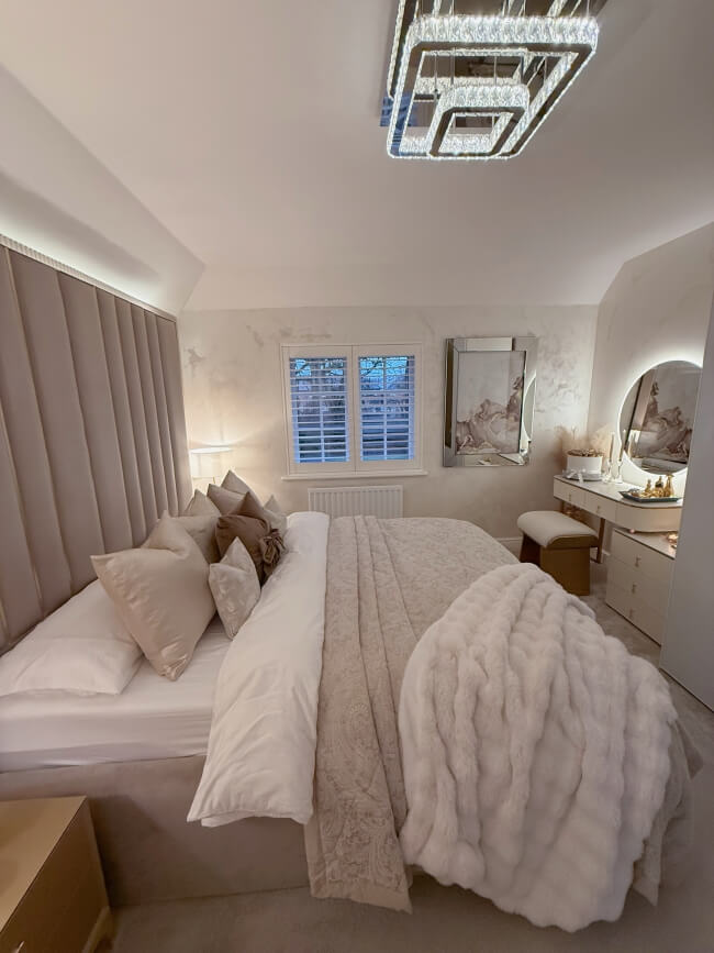 Ava Round Wall Mounted Mirror 80cm | Luxury Home Accessories | Heulog Glow