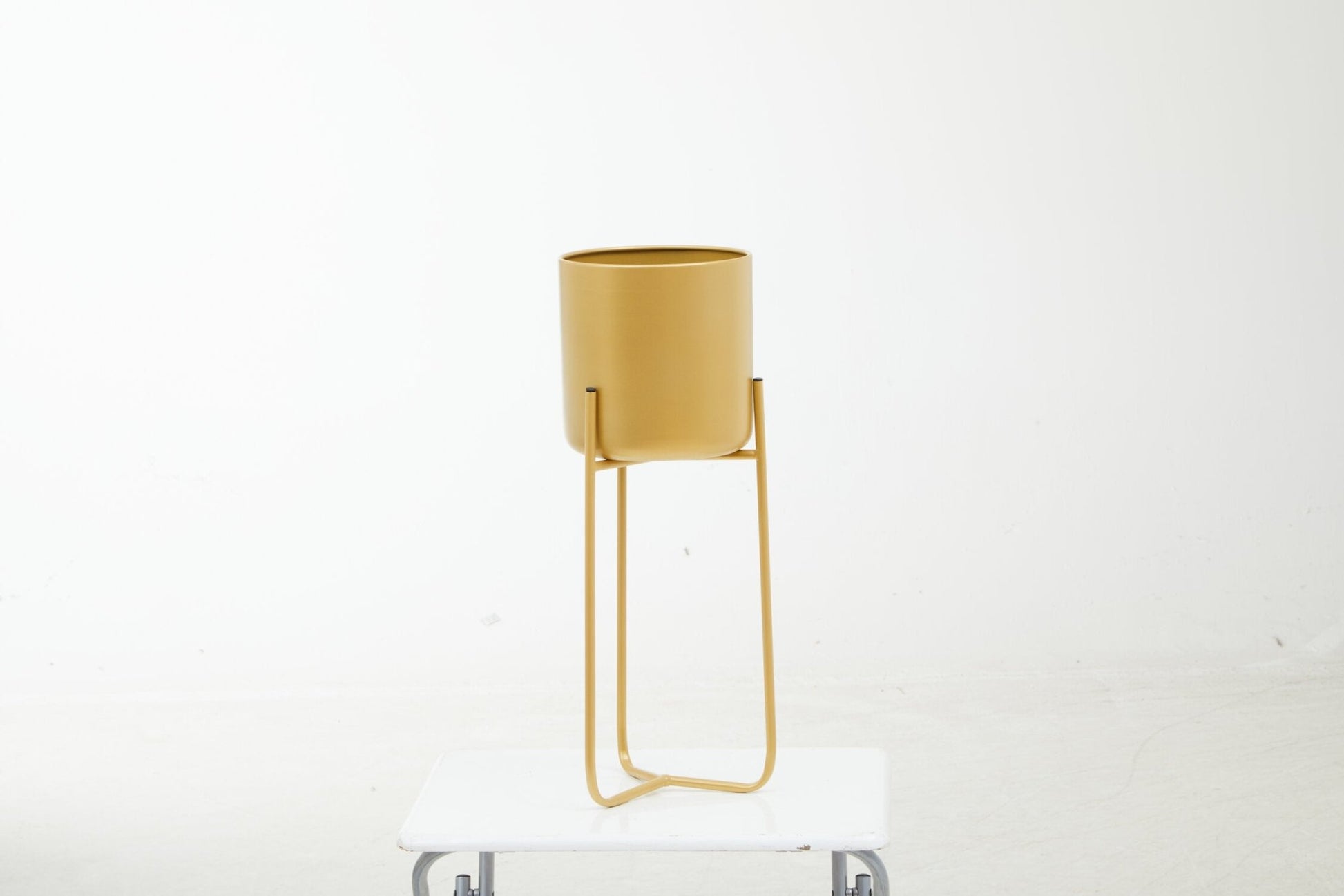 Avento Large Gold Finish Floor Planter | Luxury Home Accessories | Heulog Glow