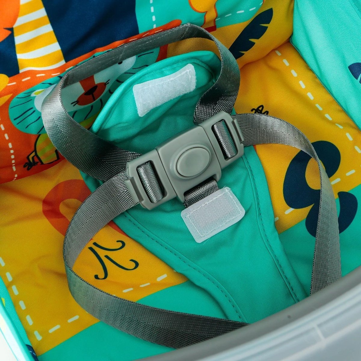 baby plus Picnic Booster Highchair - My friend Giraffe | Luxury Home Accessories | Heulog Glow