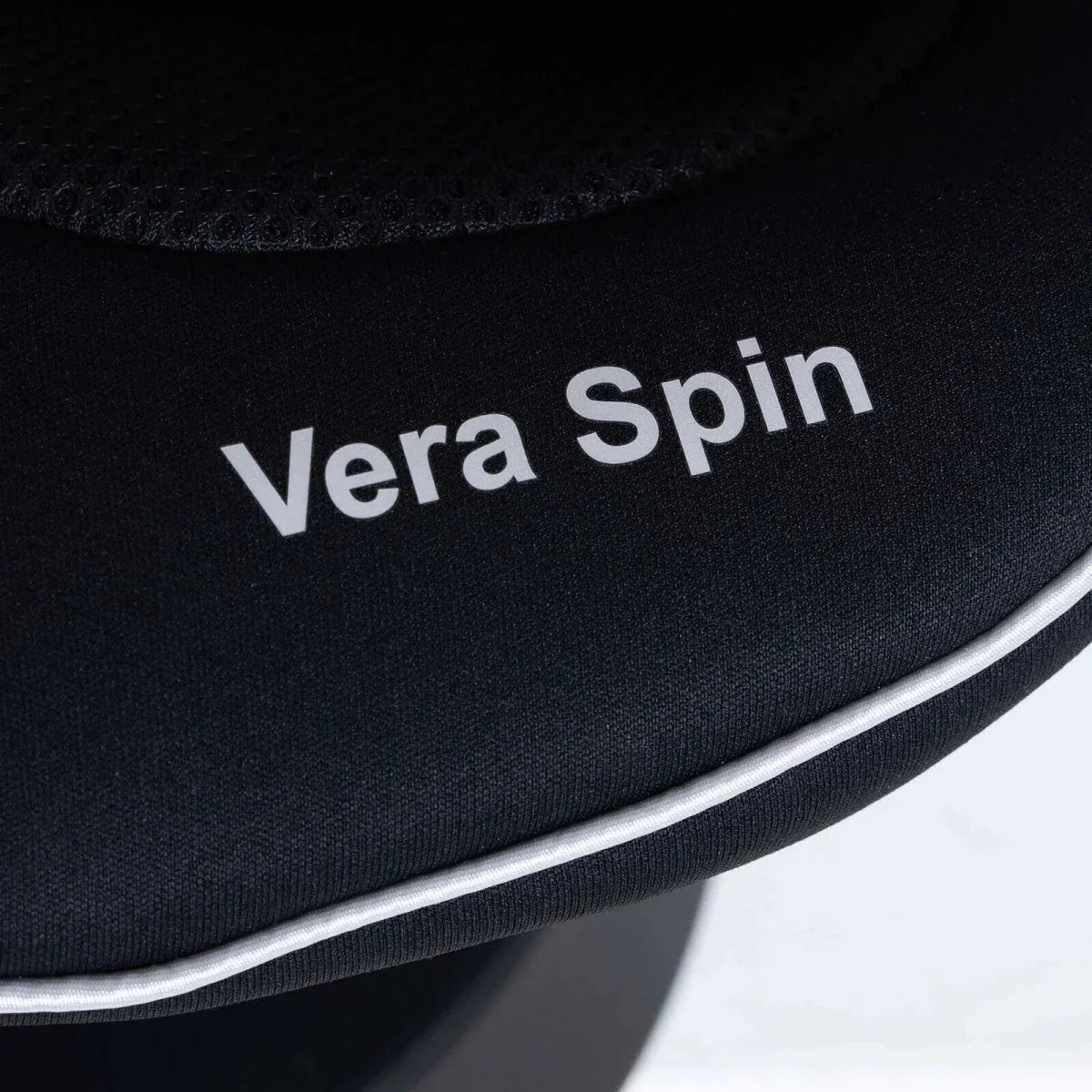 baby plus Vera Spin 360 Car Seat - Black | Luxury Home Accessories | Heulog Glow