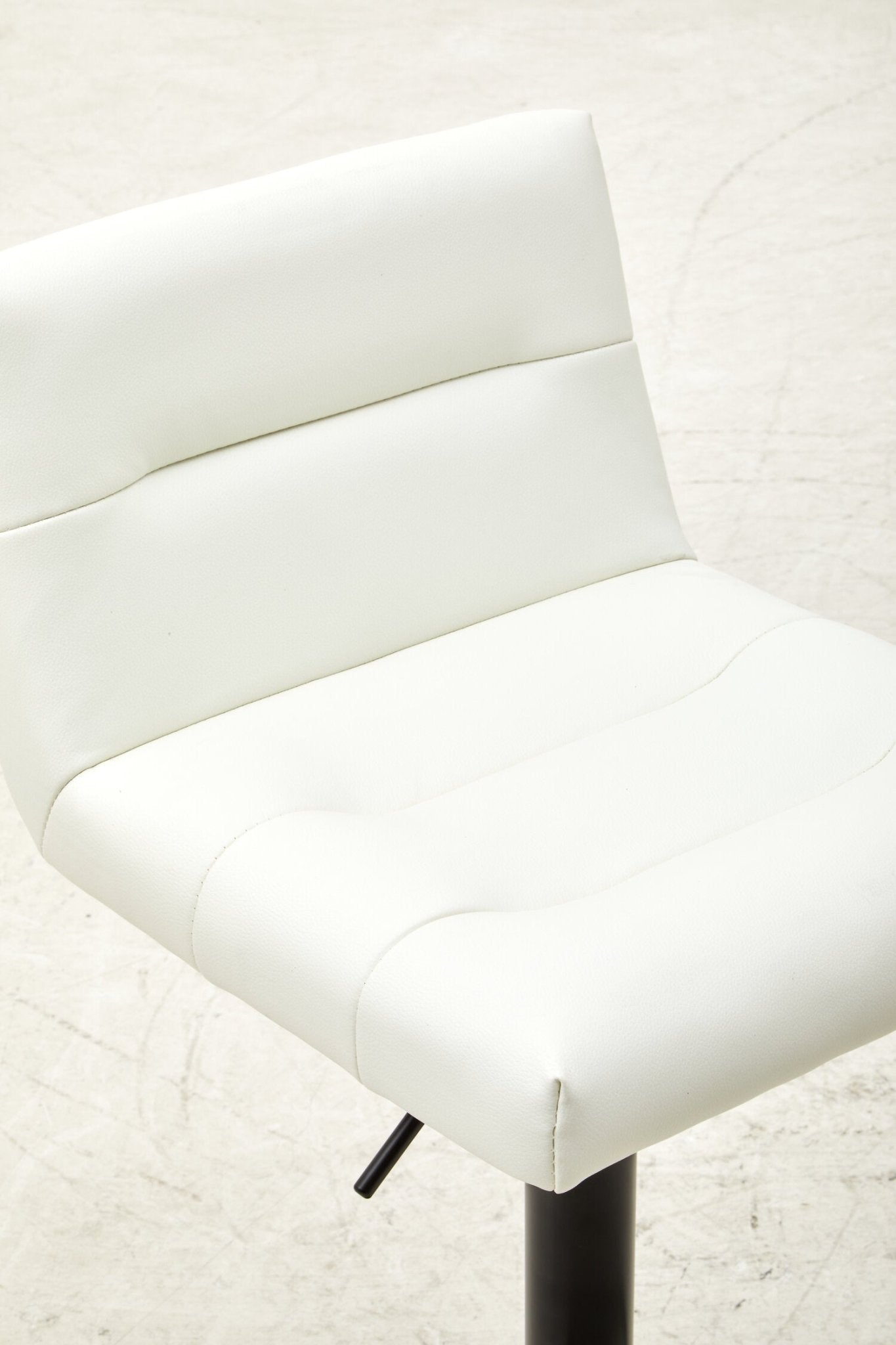 Baina White Leather Effect Bar Stool | Luxury Home Accessories | Heulog Glow