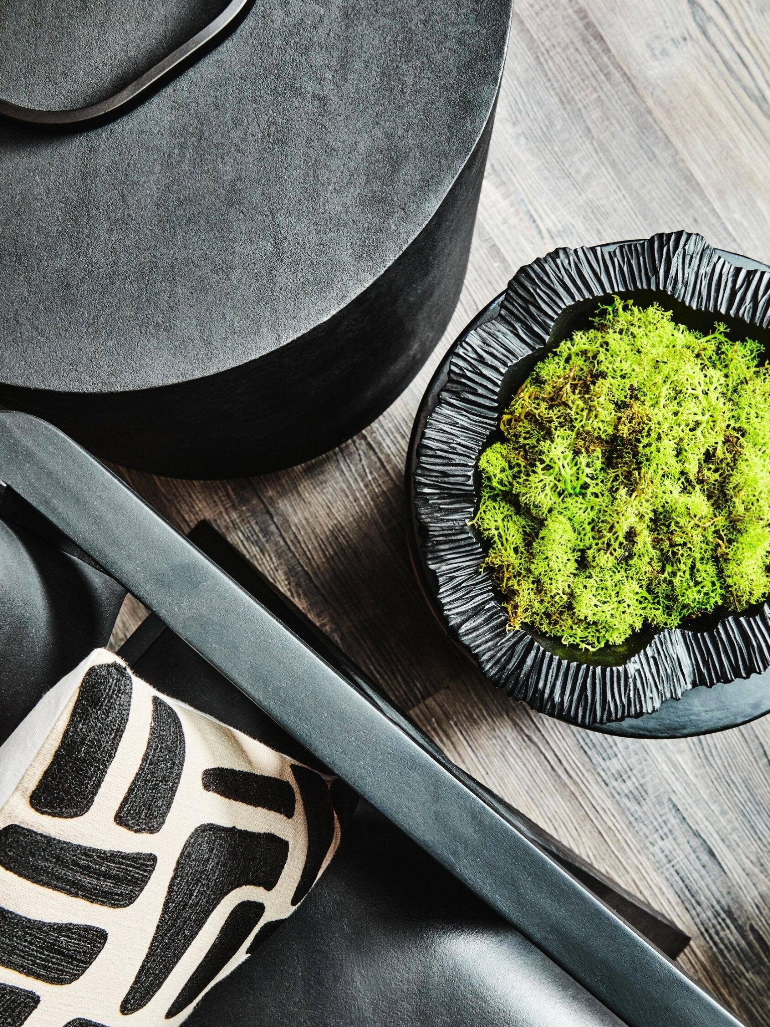 Broc Curved Textured Black Bowl | Luxury Home Accessories | Heulog Glow
