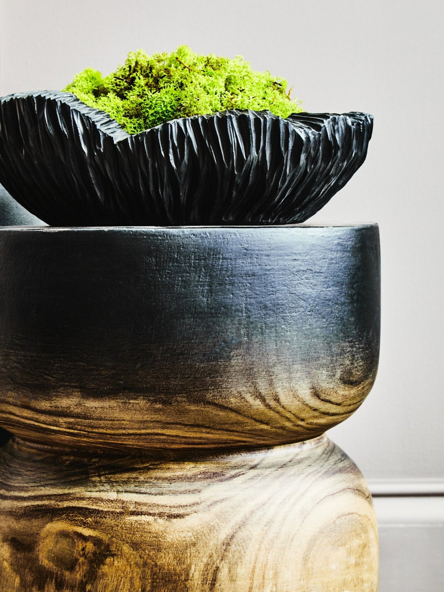 Broc Curved Textured Black Bowl | Luxury Home Accessories | Heulog Glow