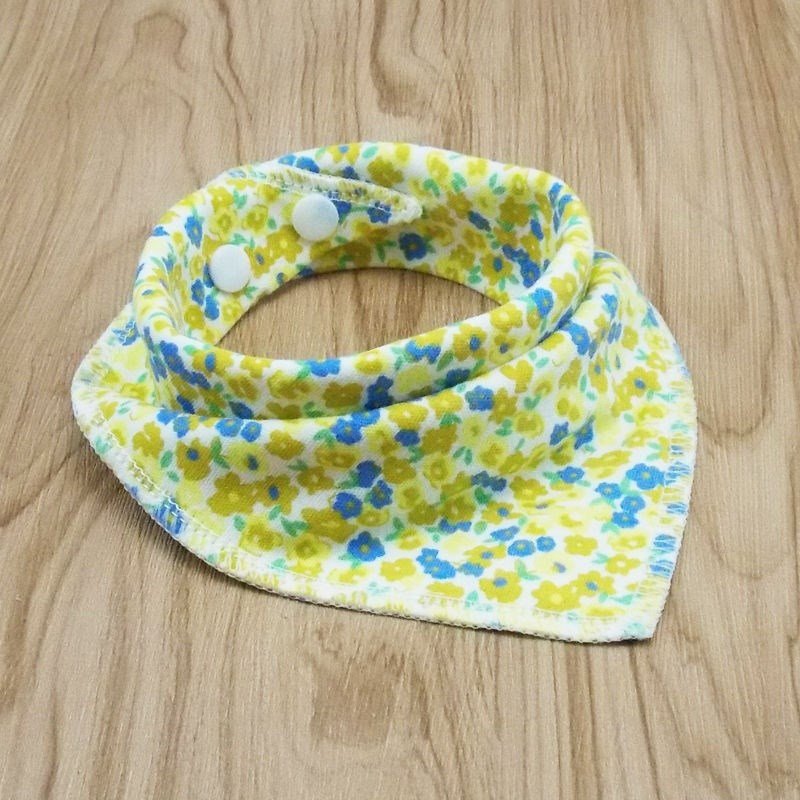 Cat and dog triangle scarf | Luxury Home Accessories | Heulog Glow