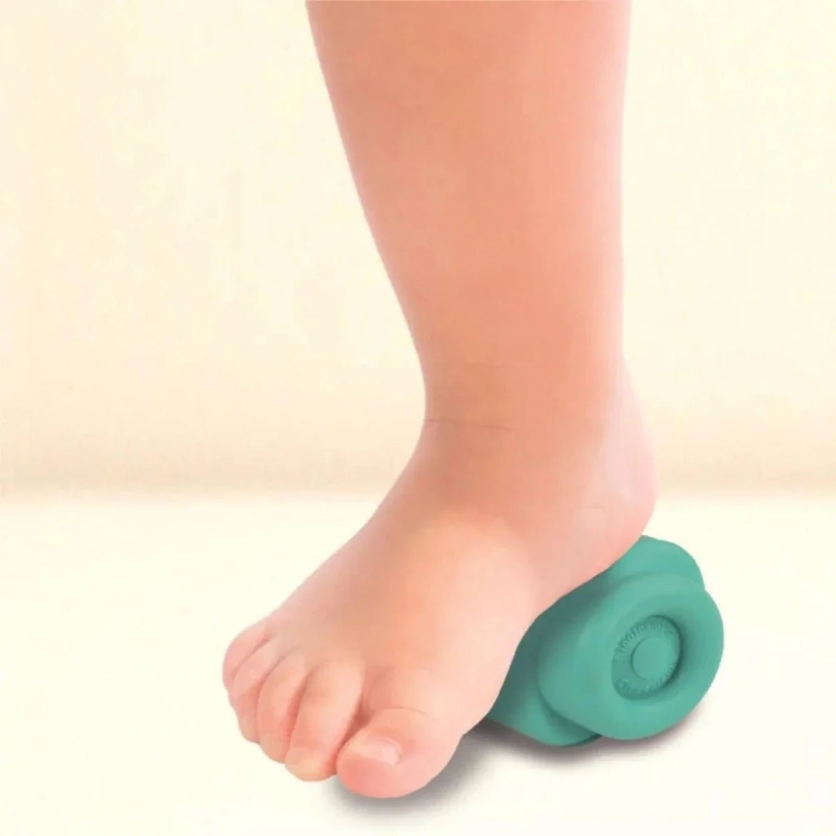 Clementoni Soft Clemmy Sensory Roller Vacuum Cleaner | Luxury Home Accessories | Heulog Glow