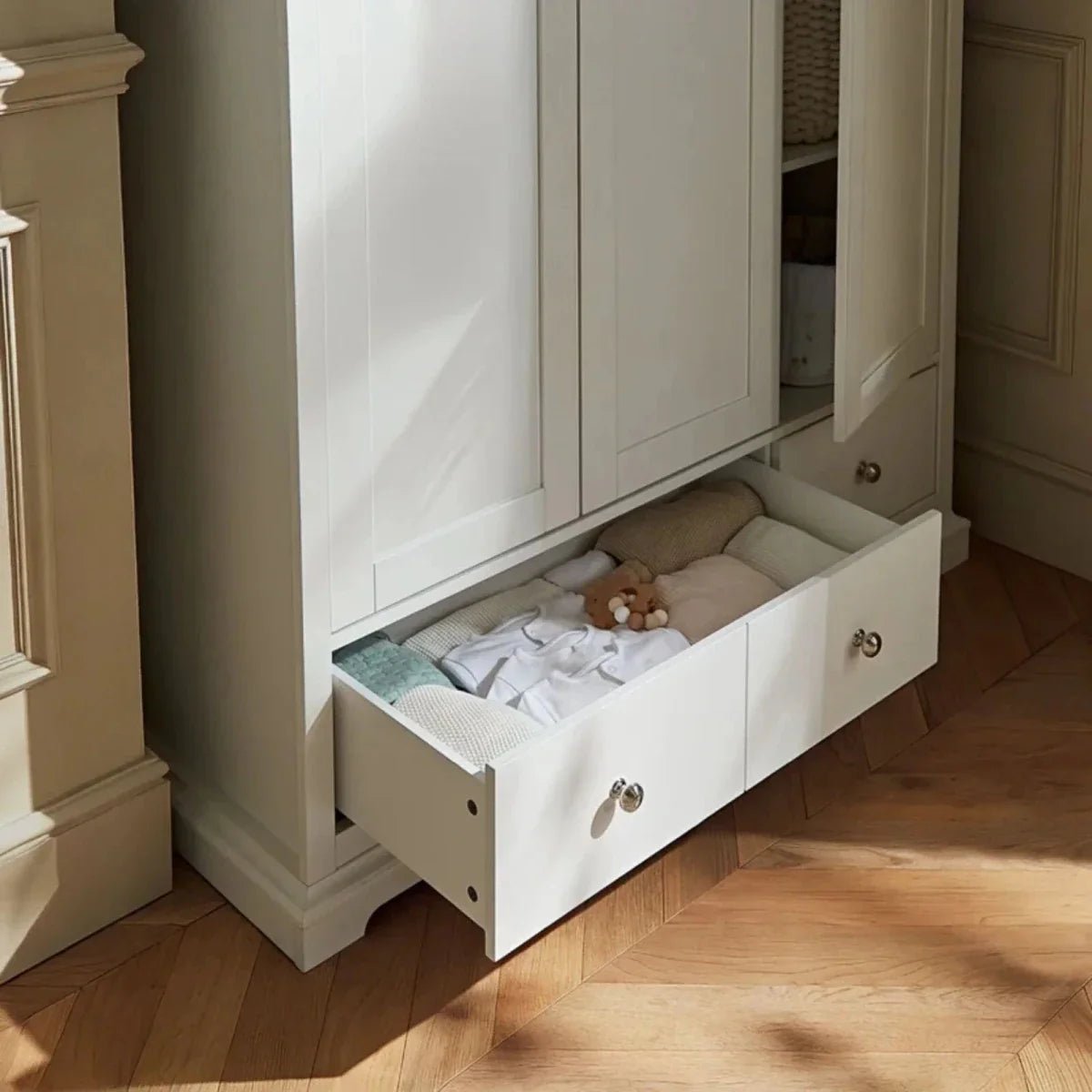 CuddleCo Beaumont Triple Wardrobe - White | Luxury Home Accessories | Heulog Glow