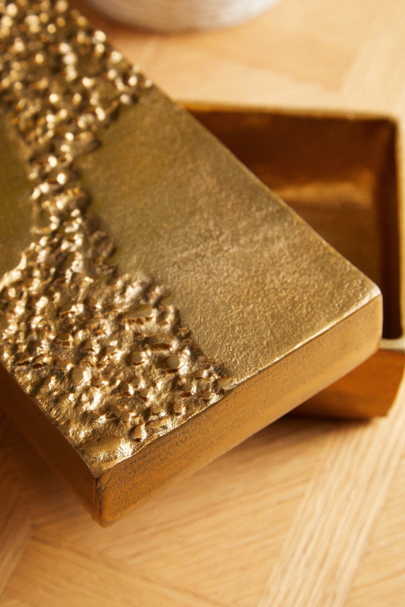 Dante Gold Finish Textured Trinket Box | Luxury Home Accessories | Heulog Glow