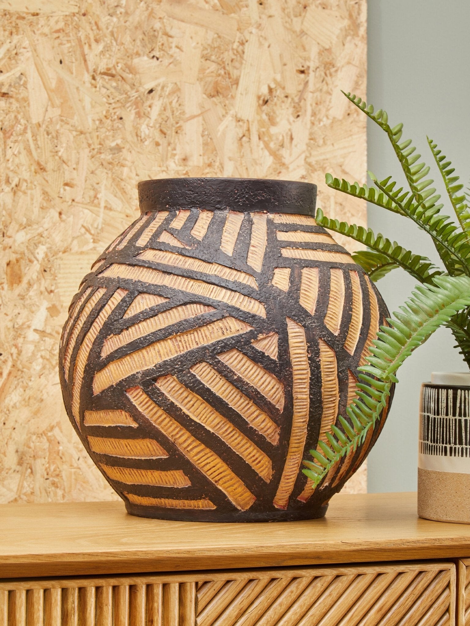 Darnell Round Natural And Black Vase | Luxury Home Accessories | Heulog Glow