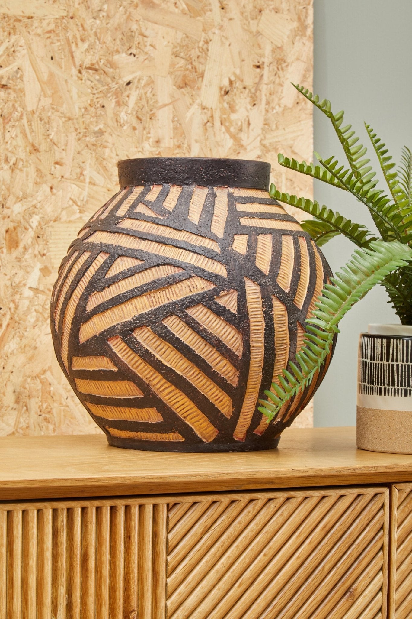 Darnell Round Natural And Black Vase | Luxury Home Accessories | Heulog Glow