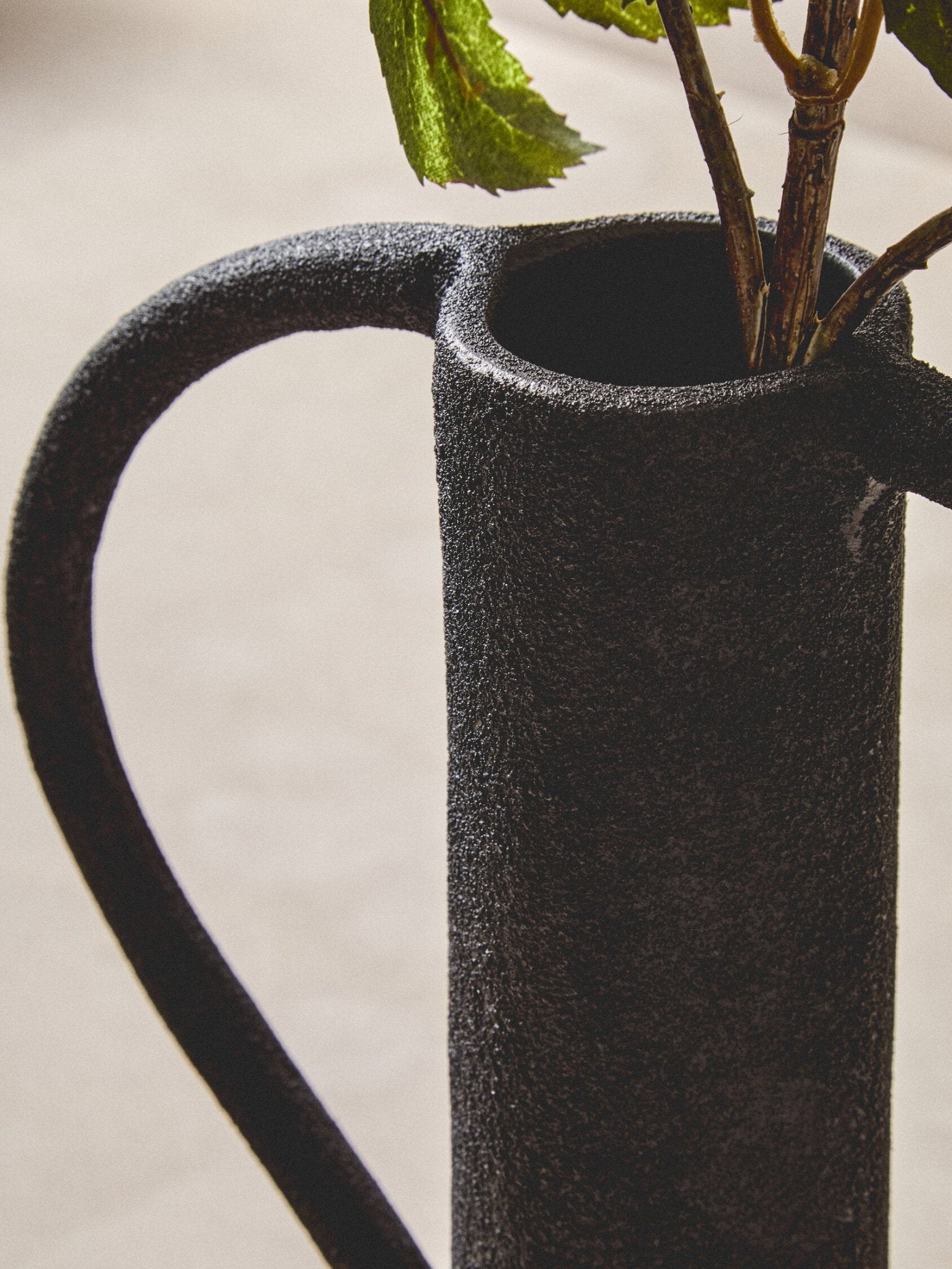 Deriva Large Textured Black Vase | Luxury Home Accessories | Heulog Glow