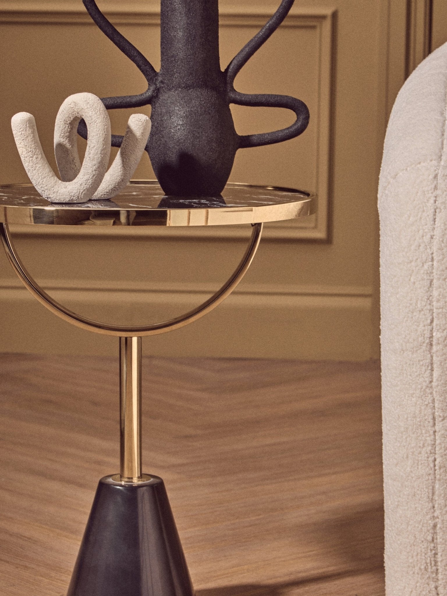 Deriva Large Textured Black Vase | Luxury Home Accessories | Heulog Glow