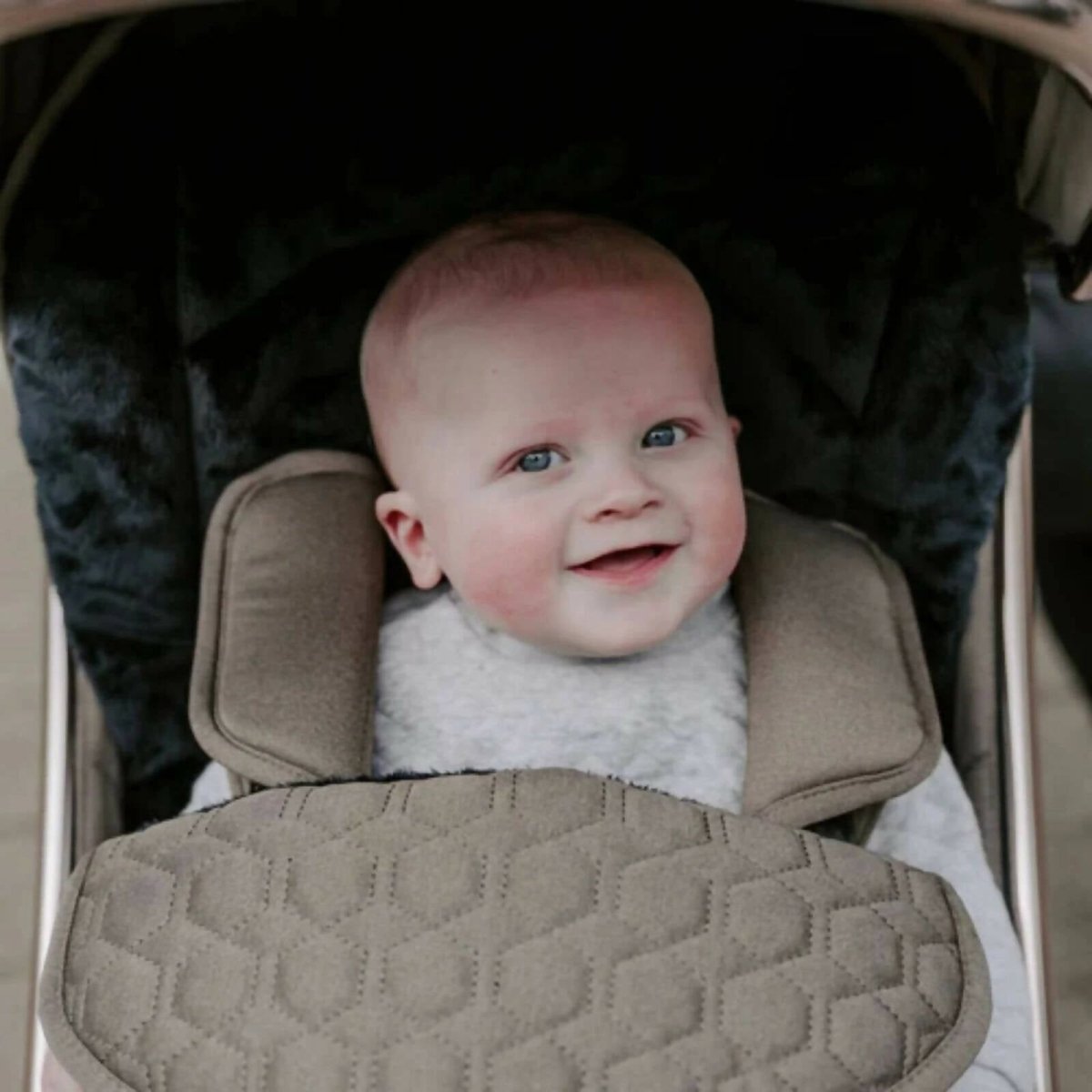 eggZ® Stroller - Carbonite | Luxury Home Accessories | Heulog Glow