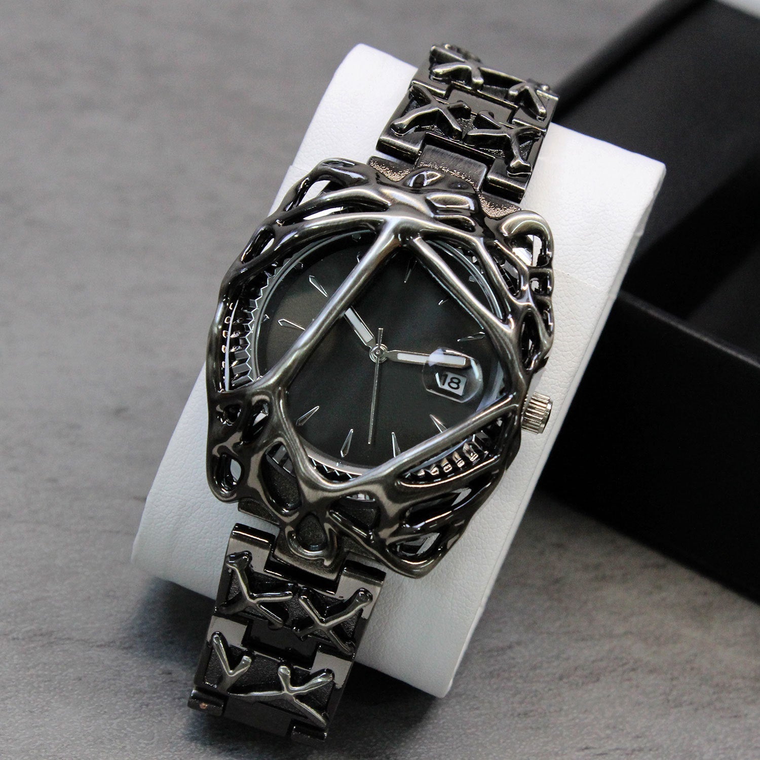 European And American Special-shaped Advanced Special-interest Design Watch | Luxury Home Accessories | Heulog Glow