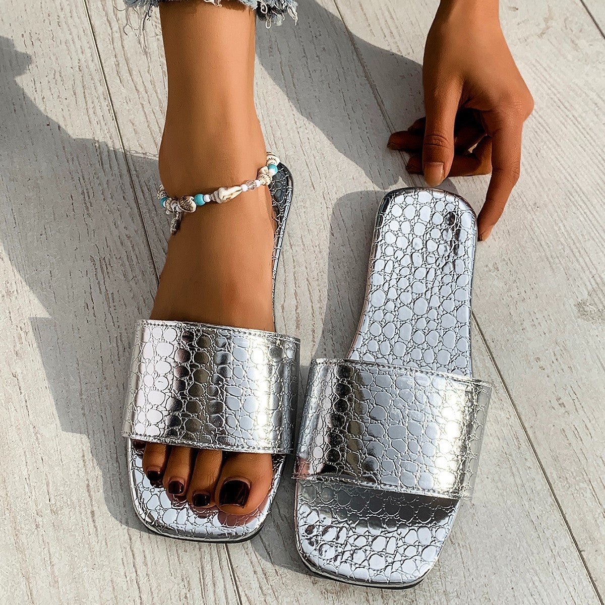 Fashion Crocodile-textured Slides Slippers Summer Square Toe Flat Sandals Summer Seaside Vacation Beach Shoes For Women | Luxury Home Accessories | Heulog Glow