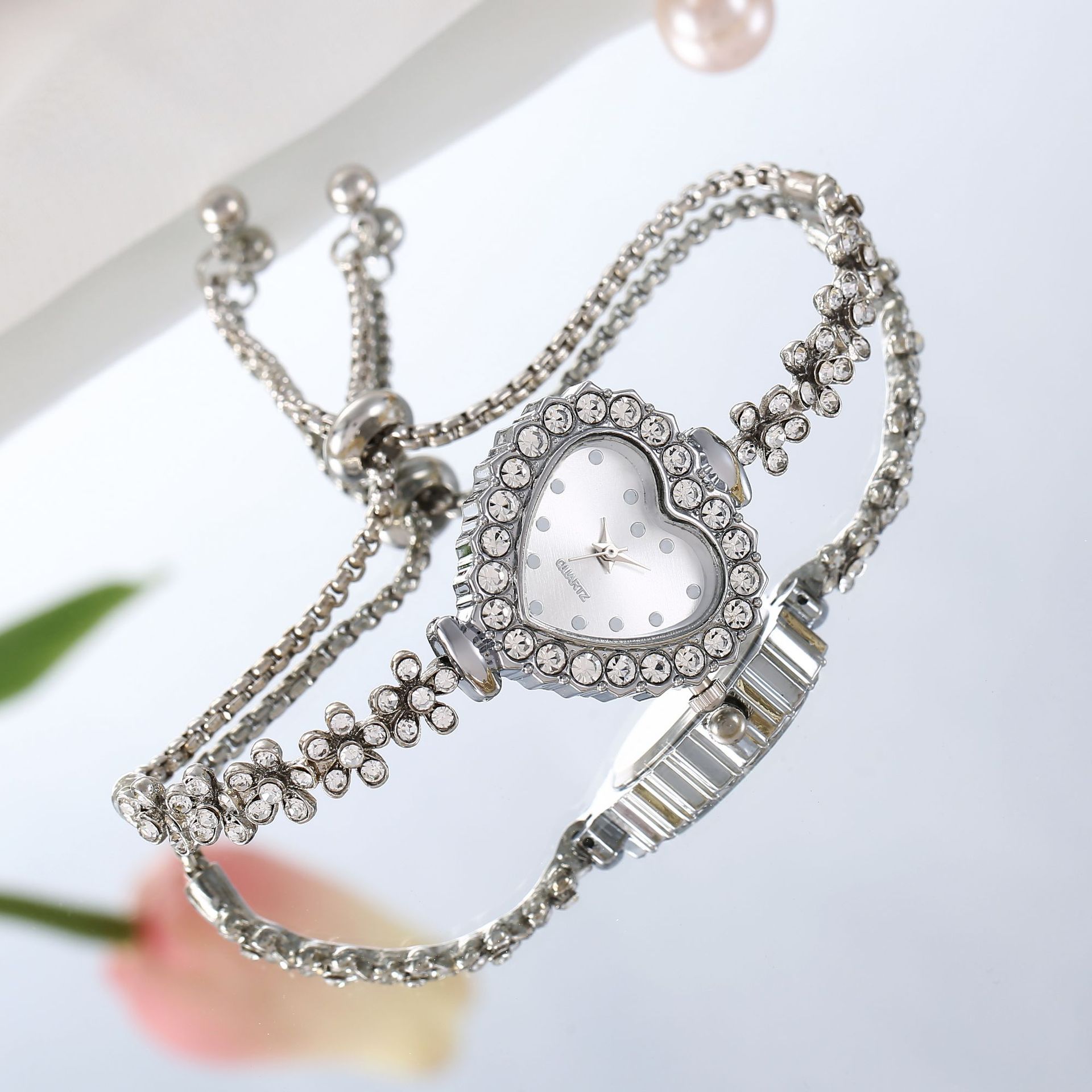 Flower Chain Diamond-embedded Love Women's Elegant All-match Watch | Luxury Home Accessories | Heulog Glow