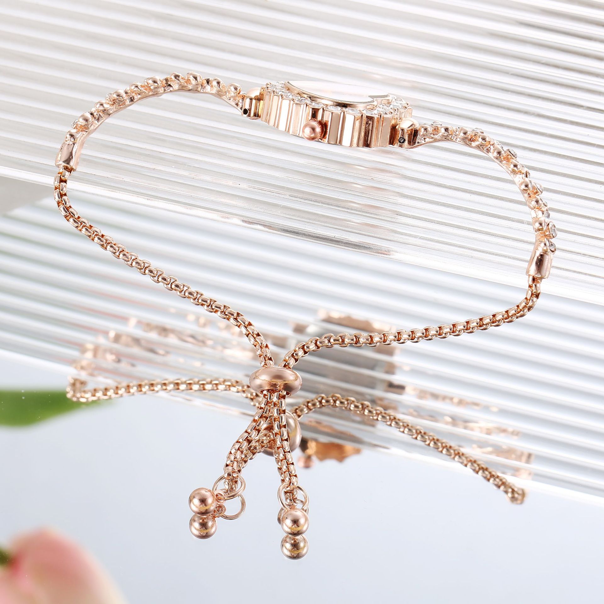 Flower Chain Diamond-embedded Love Women's Elegant All-match Watch | Luxury Home Accessories | Heulog Glow