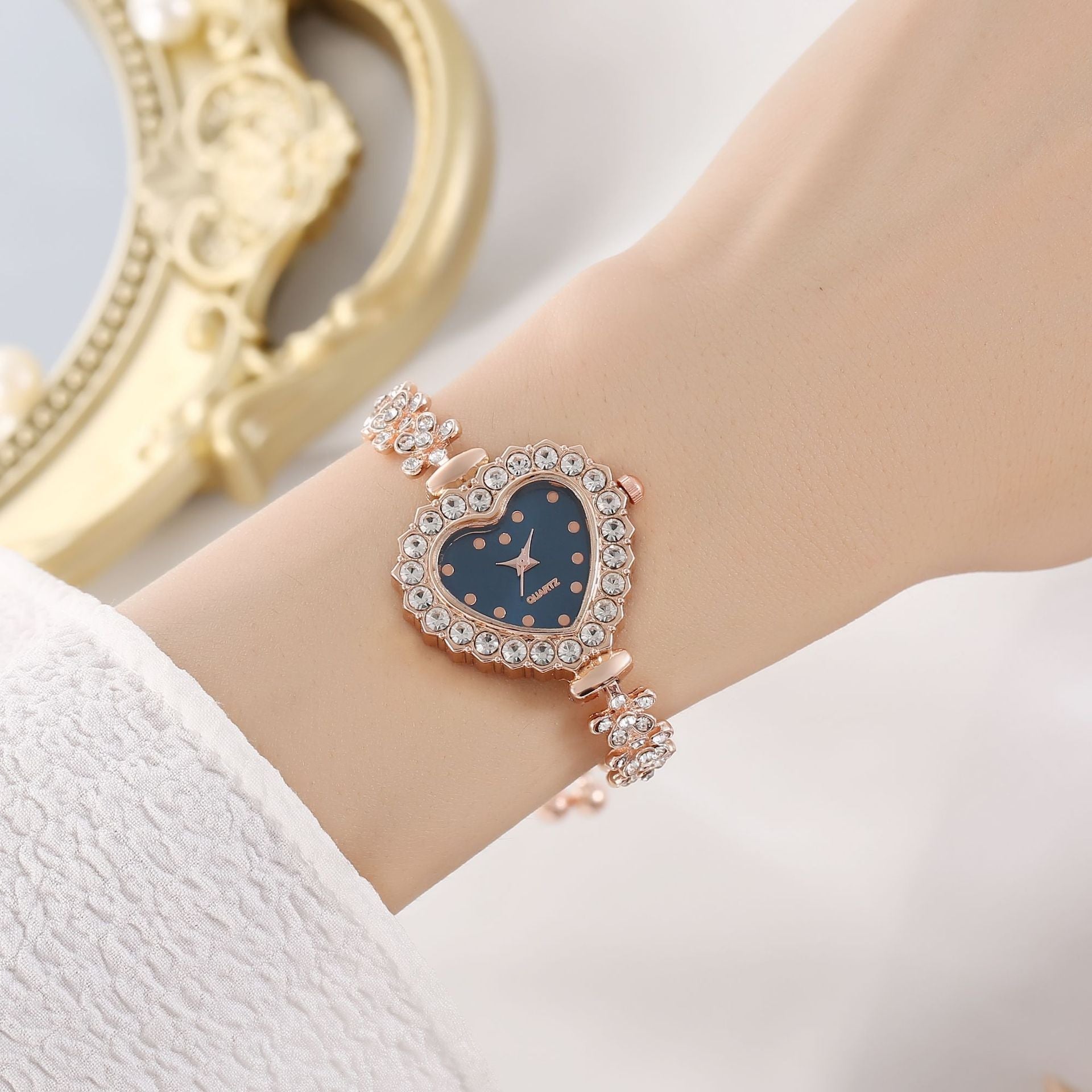 Flower Chain Diamond-embedded Love Women's Elegant All-match Watch | Luxury Home Accessories | Heulog Glow
