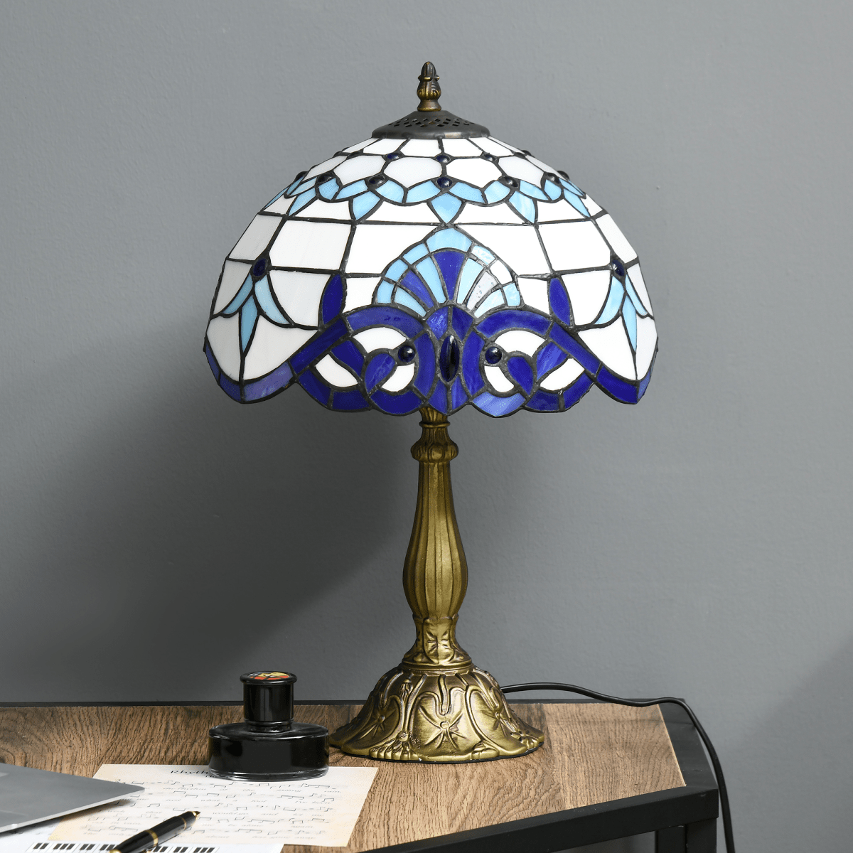 HOMCOM Stained Glass Table Lamp, for Bedroom Bedside, Bulb not Included | Luxury Home Accessories | Heulog Glow