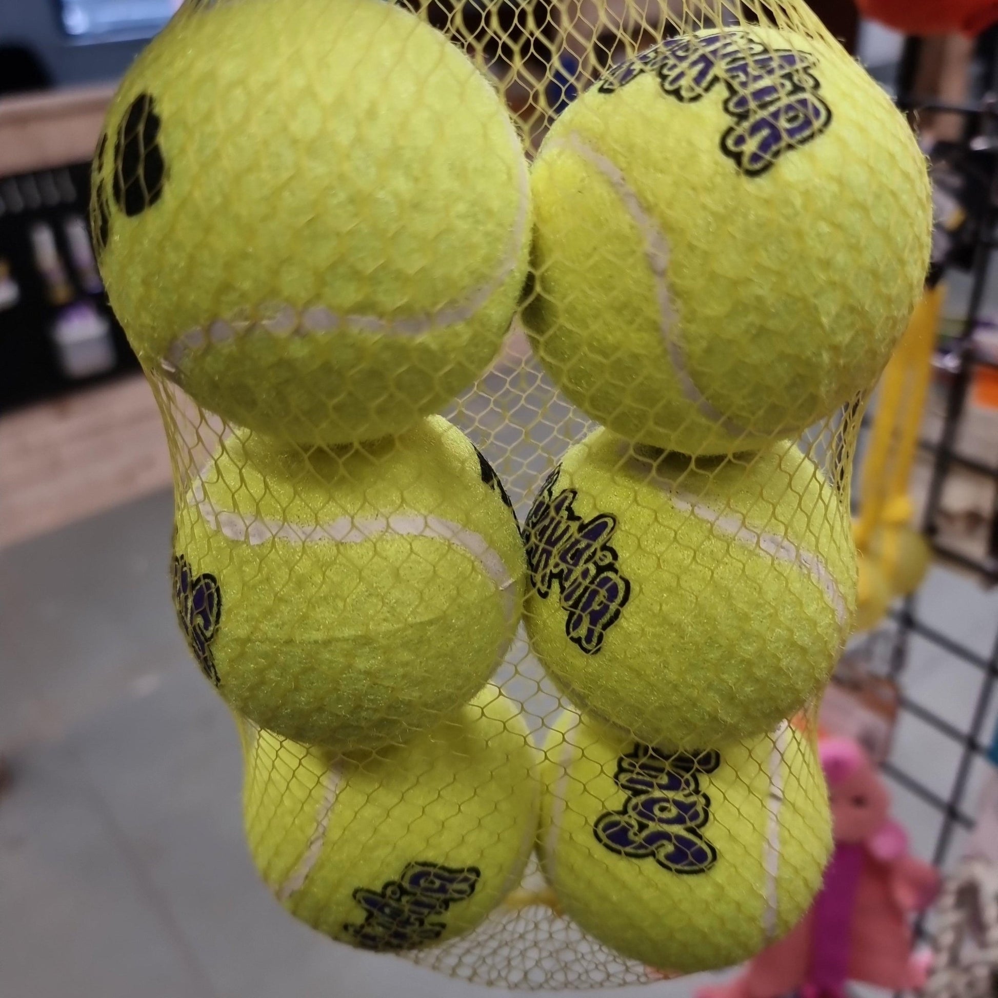 KONG Squeakair 6 Balls M | Luxury Home Accessories | Heulog Glow