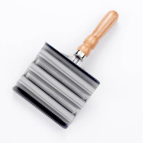 Lincoln Metal Curry Comb - Large | Luxury Home Accessories | Heulog Glow