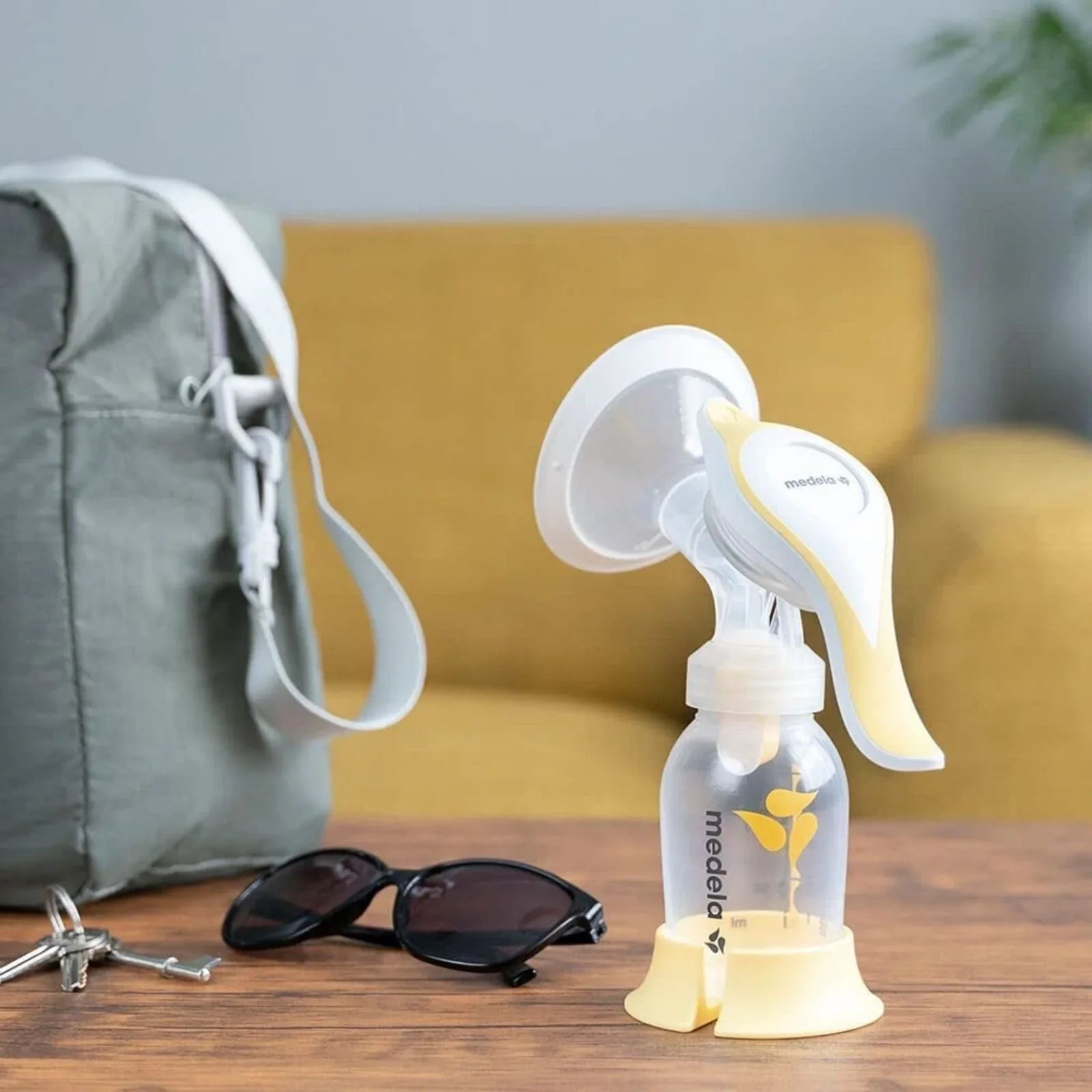 Medela Harmony Manual Breast Pump | Luxury Home Accessories | Heulog Glow
