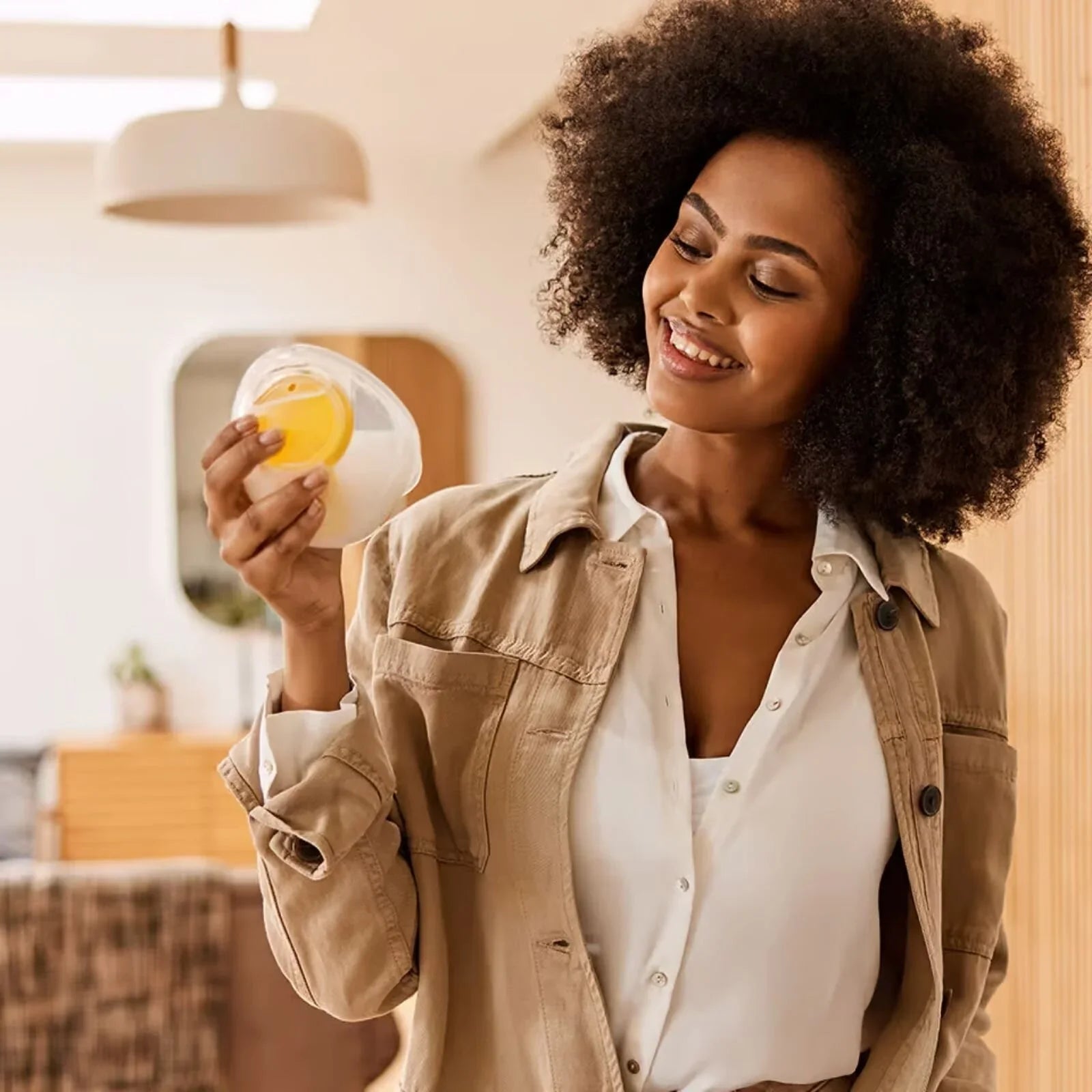 Medela Solo Hands-Free Single Electric Breast Pump | Luxury Home Accessories | Heulog Glow