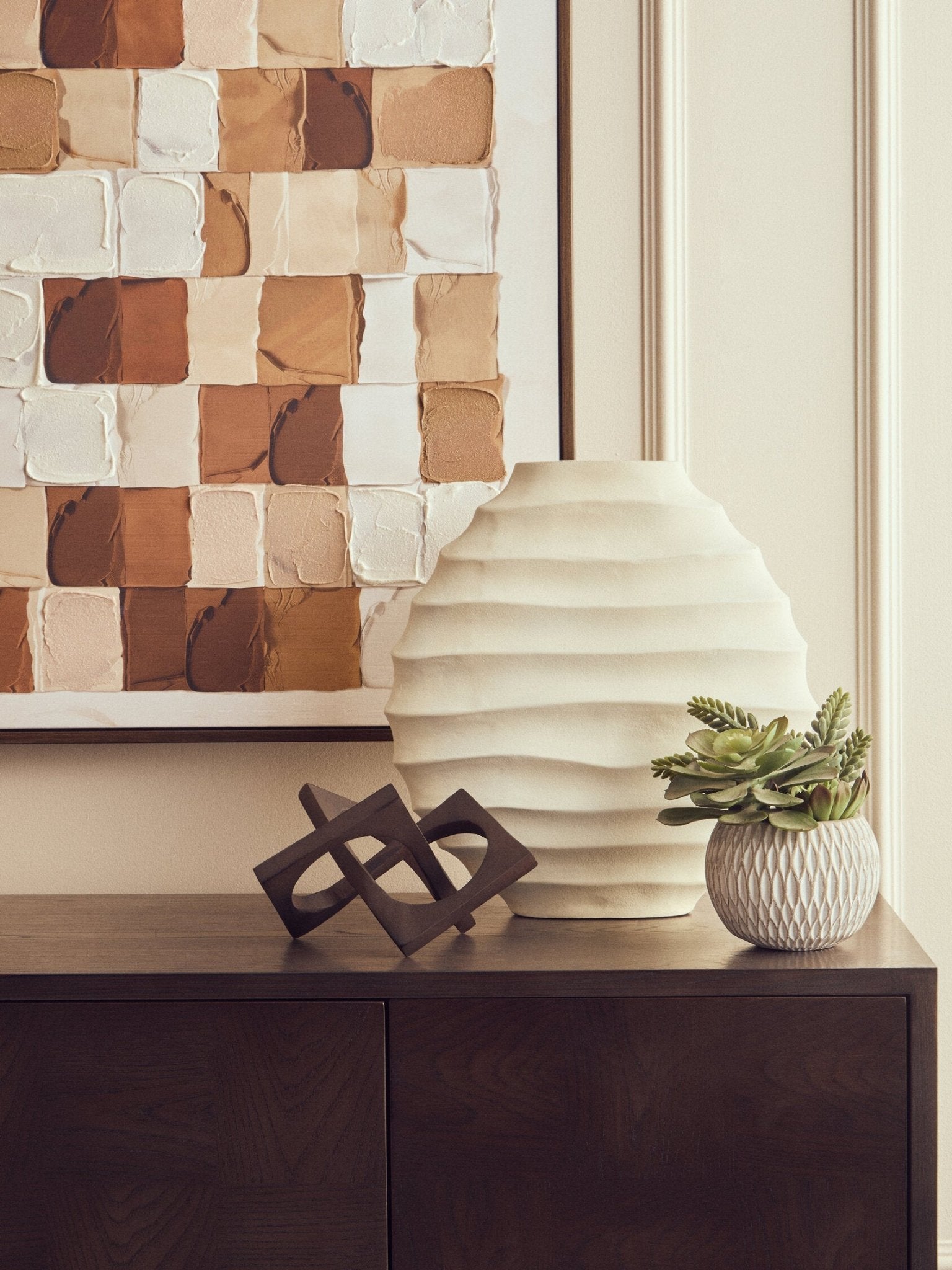 Mira Large Ivory Finish Rippled Round Vase | Luxury Home Accessories | Heulog Glow
