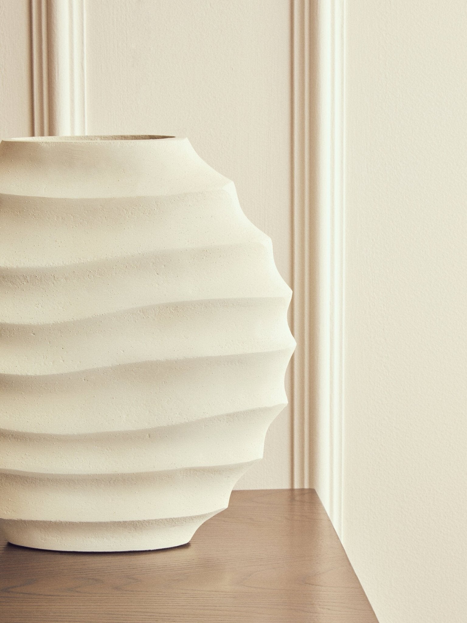 Mira Small Ivory Finish Rippled Round Vase | Luxury Home Accessories | Heulog Glow