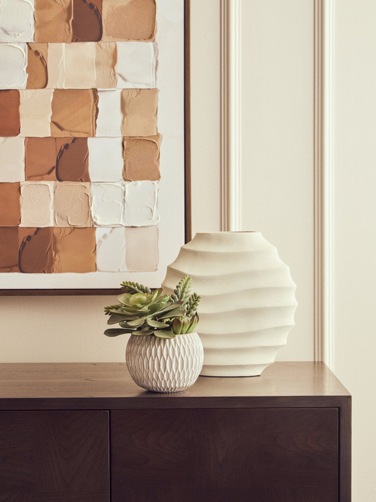 Mira Small Ivory Finish Rippled Round Vase | Luxury Home Accessories | Heulog Glow