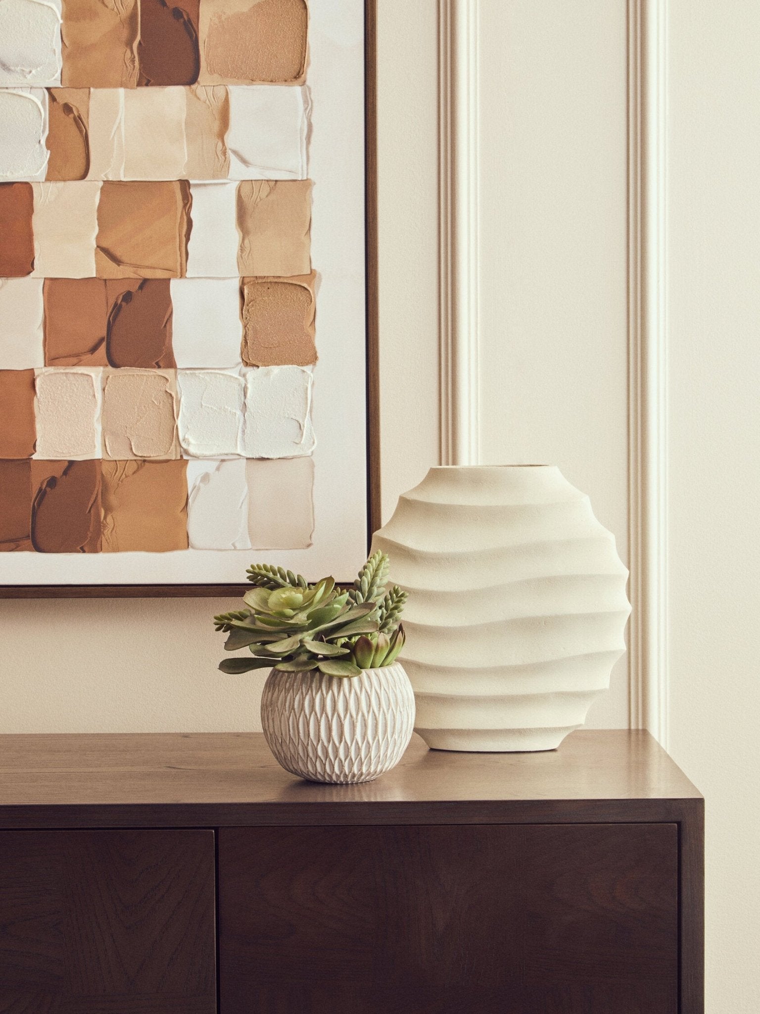 Mira Small Ivory Finish Rippled Round Vase | Luxury Home Accessories | Heulog Glow