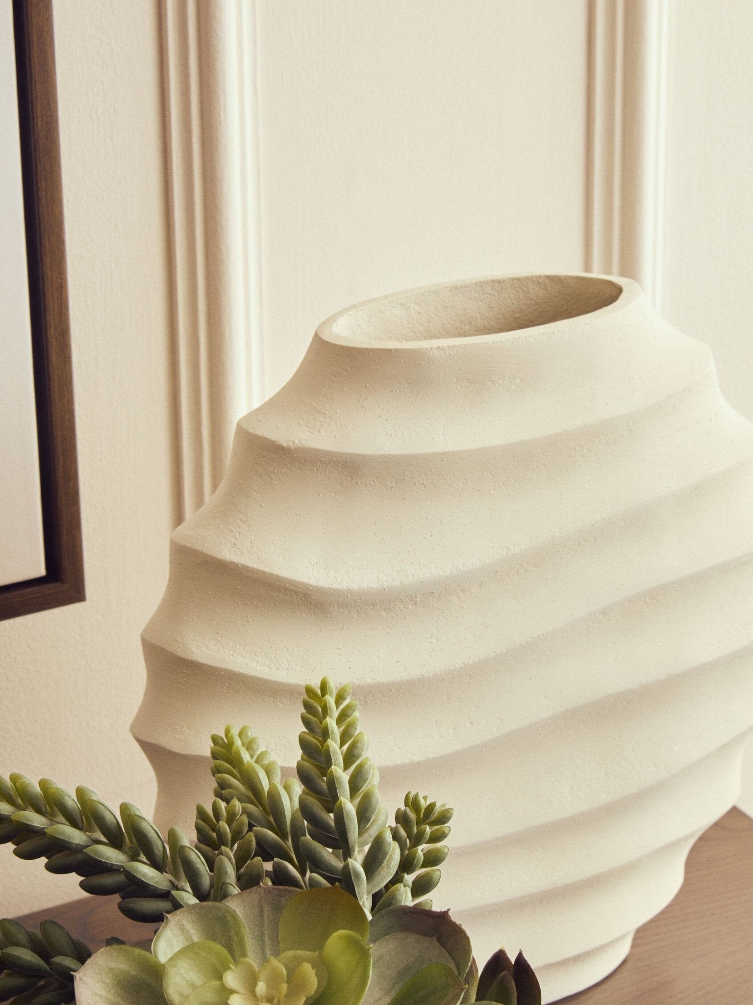 Mira Small Ivory Finish Rippled Round Vase | Luxury Home Accessories | Heulog Glow