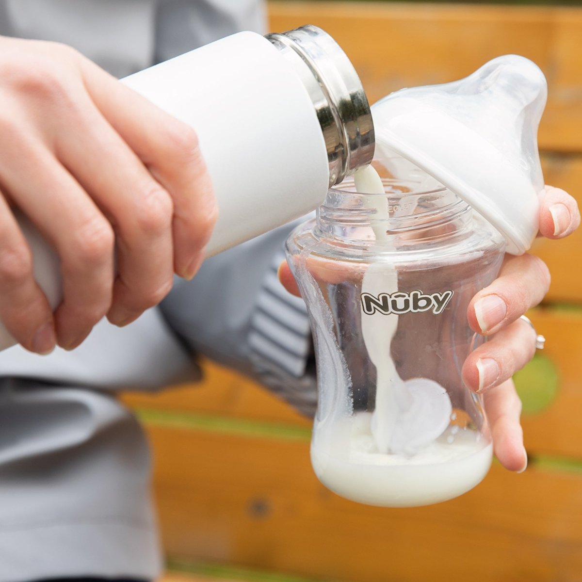 Nuby RapidCool Formula Feeding Kit | Luxury Home Accessories | Heulog Glow
