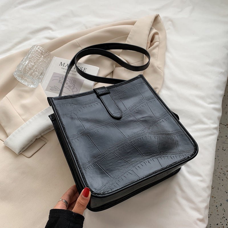 One-shoulder Messenger Retro Bucket Bag | Luxury Home Accessories | Heulog Glow