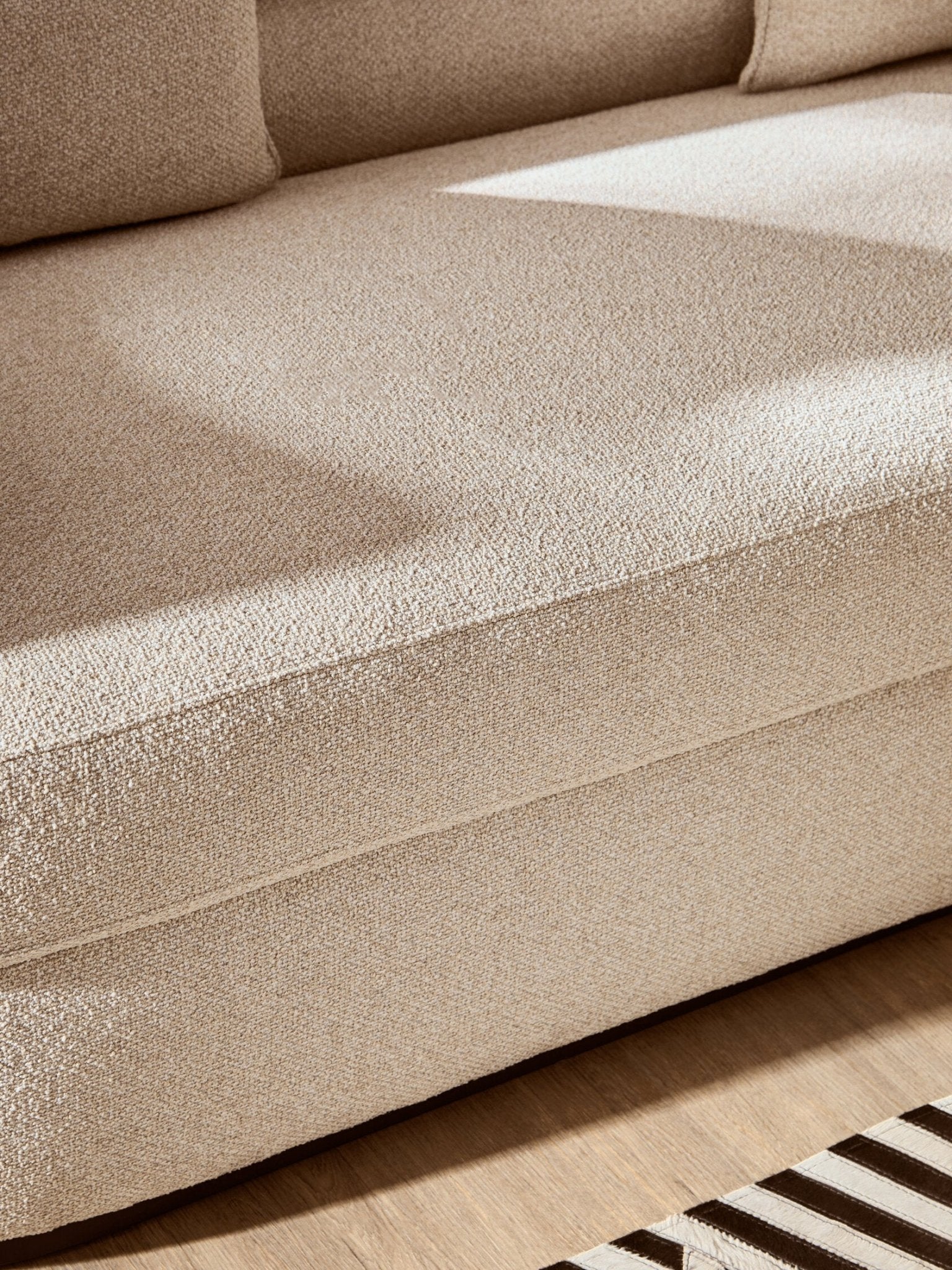 Oratino Ivory Linen 3 Seater Curved Sofa | Luxury Home Accessories | Heulog Glow