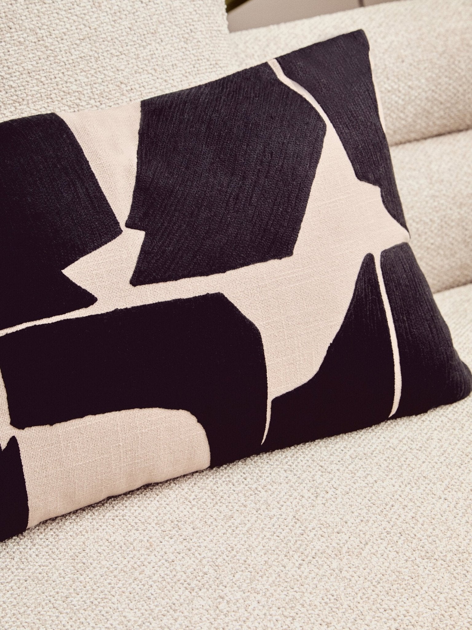 Oratino Ivory Linen 3 Seater Curved Sofa | Luxury Home Accessories | Heulog Glow